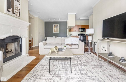 McCain Apartment | Modern Apartment in Prime Location (ID9848X15)