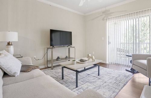 McCain Apartment | Modern Apartment in Prime Location (ID9848X15)
