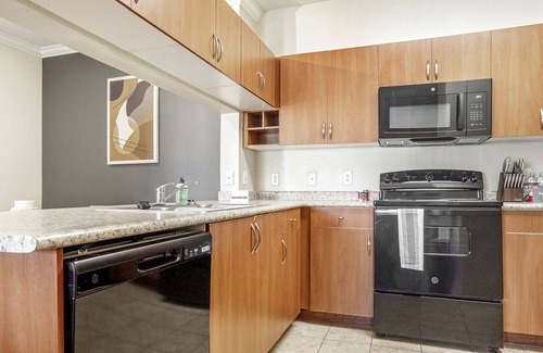 McCain Apartment | Modern Apartment in Prime Location (ID9848X15)