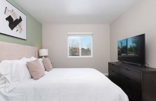 Chino Apartment | Modern Apartment in Prime Location (ID8237X51)