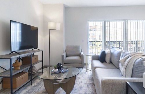 Kent Apartment | Modern Apartment in Prime Location (ID8681X30)