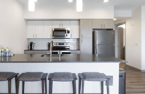 Kent Apartment | Modern Apartment in Prime Location (ID8681X30)