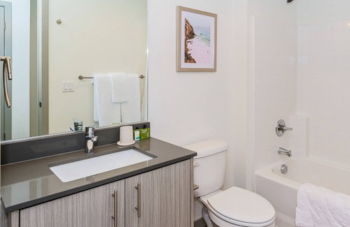 Kent Apartment | Modern Apartment in Prime Location (ID3380)