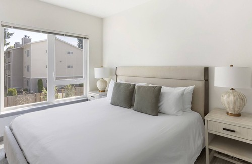 Kent Apartment | Modern Apartment in Prime Location (ID7323X33)