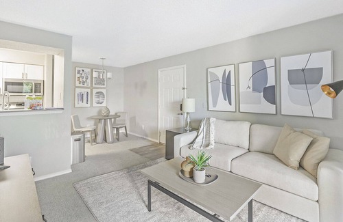 University Apartment | Modern Apartment in Prime Location (ID1231X153)