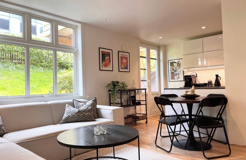 Arstad Apartment | Modern apartment in traditional wooden house in Bergen