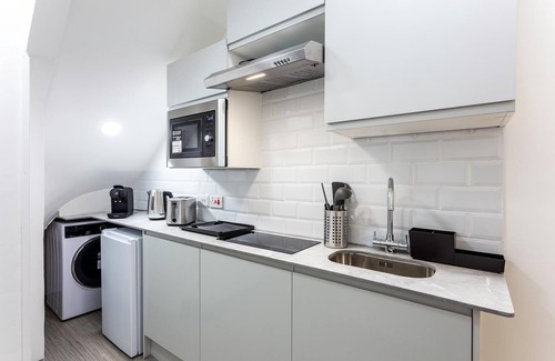 Ealing Apartment | Modern Apartment in the Heart of Ealing, London.