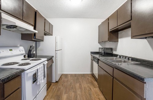 Northeast Heights Apartment | Modern Apartment in Prime Location (ID7515X33)