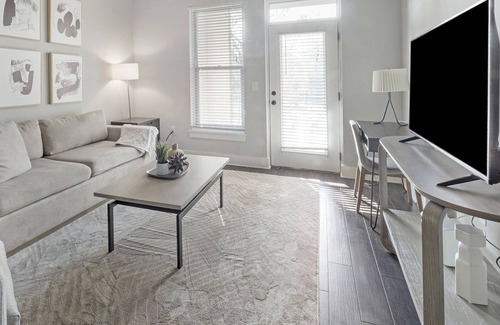 West Ashley Apartment | Modern Apartment in Prime Location (ID9064X58)