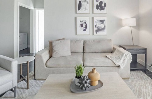 West Ashley Apartment | Modern Apartment in Prime Location (ID9064X58)