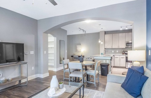 West Ashley Apartment | Modern Apartment in Prime Location (ID7332X93)