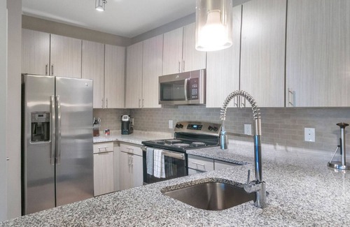 West Ashley Apartment | Modern Apartment in Prime Location (ID7558X47)