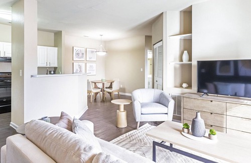 Fort Wayne Apartment | Modern Apartment in Prime Location (ID8693X2)