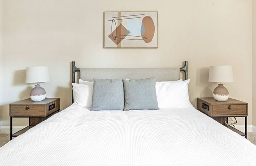 Greensboro Apartment | Modern Apartment in Prime Location (ID1285X345)