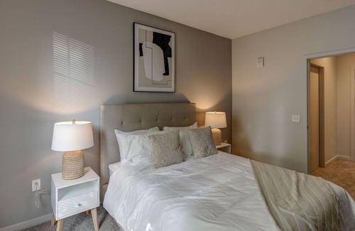 Grove City Apartment | Modern Apartment in Prime Location (ID4290X54)