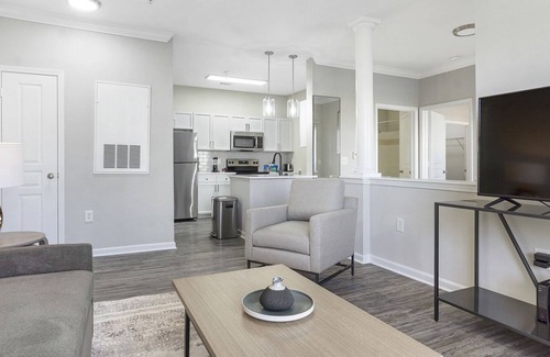 Raleigh Apartment | Modern Apartment in Prime Location (ID9181X43)