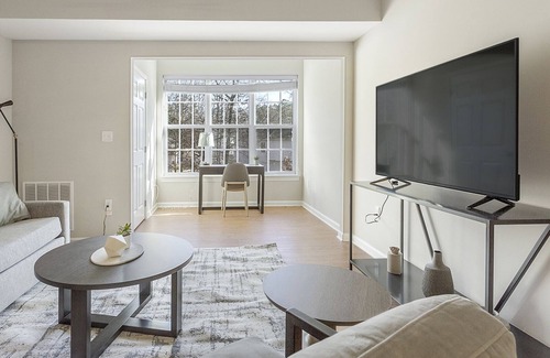 Midlothian Apartment | Modern Apartment in Prime Location (ID1264X851)
