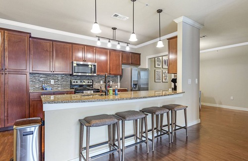 Cross Mountain Apartment | Modern Apartment in Prime Location (ID6265X65)