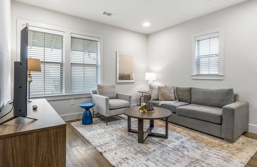 Stone Oak Apartment | Modern Apartment in Prime Location (ID9518X91)