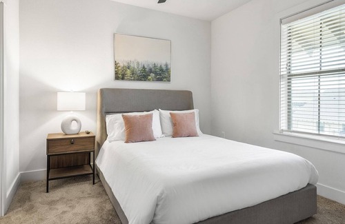 Stone Oak Apartment | Modern Apartment in Prime Location (ID9518X91)