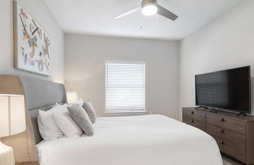 Stone Oak Apartment | Modern Apartment in Prime Location (ID7253X29)