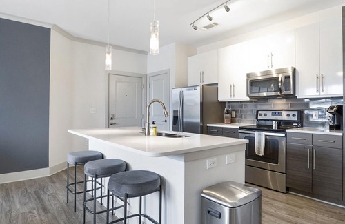 Short Pump Apartment | Modern Apartment in Prime Location (ID2723X66)