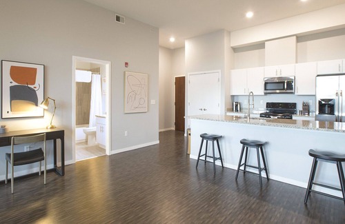 Southfield Apartment | Modern Apartment in Prime Location (ID7989X59)