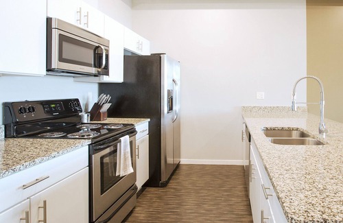 Southfield Apartment | Modern Apartment in Prime Location (ID7989X59)