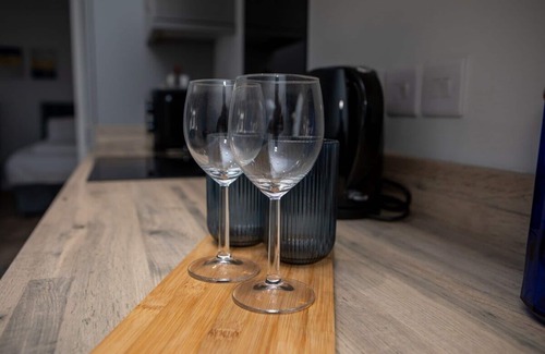 Mapperley Condo | Modern Apartment |King Bed |Free Parking Suite 2