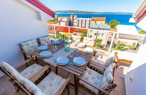 Crikvenica Apartment | Modern apartment near sandy beach with SAT/TV, WIFI