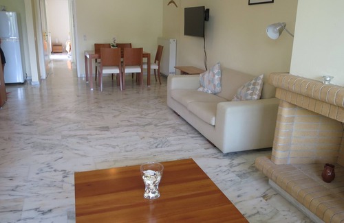 Petralona Apartment | Modern Apartment near Acropolis Peaceful Location