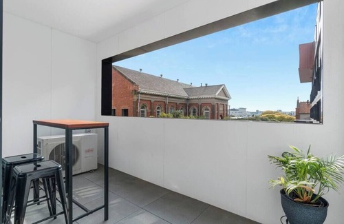 Geelong Apartment | Modern Apartment near Hospital, Geelong