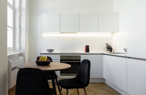 Weißgerber Apartment | Modern apartment near city center & Wien Mitte