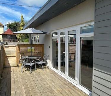 Herne Bay Apartment | Modern apartment near the beach free parking