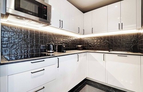 Chaussee-d'Antin Apartment | Modern apartment near Palais Garnier