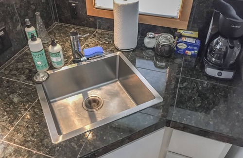 North University Apartment | Modern apartment near the University of Texas