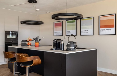 Vissershaven Apartment | Modern Apartment in The Hague with Balcony