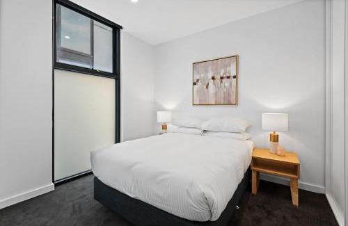 Heidelberg Apartment | Modern Apartment on Burgundy precinct & Parklands