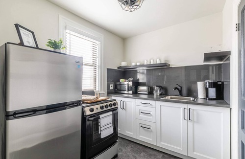 Hamilton Apartment | Modern Apartment on James St South