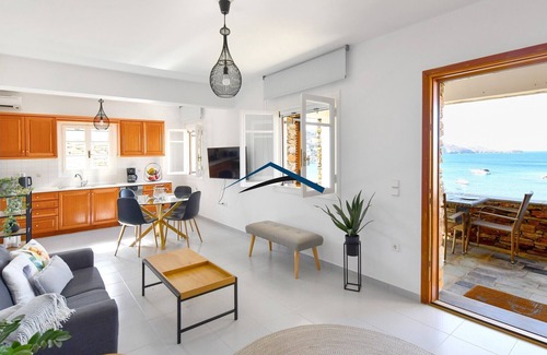 Vourkari Apartment | Modern Apartment overlooking the Marina of Vourkari