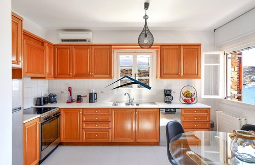Vourkari Apartment | Modern Apartment overlooking the Marina of Vourkari
