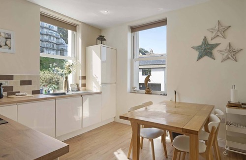 Westward Ho Apartment | Modern Apartment, Private Parking, Walk to Beach!