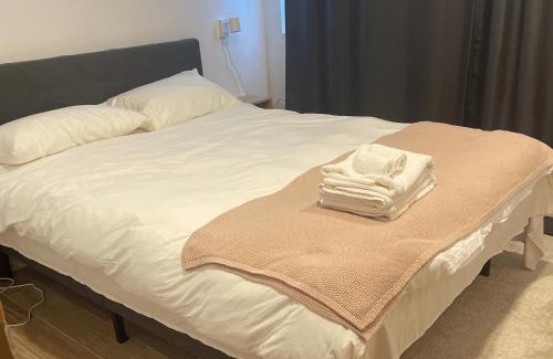 Brooklyn House | Modern Apartment - Relocation & Business Stay