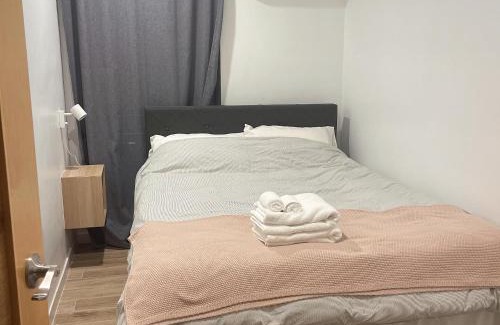 Brooklyn House | Modern Apartment - Relocation & Business Stay