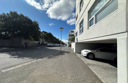 Downtown Apartment | Modern apartment right in front of Hallgrimskirkja