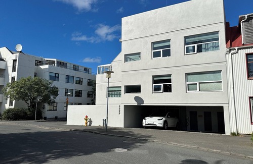Downtown Apartment | Modern apartment right in front of Hallgrimskirkja