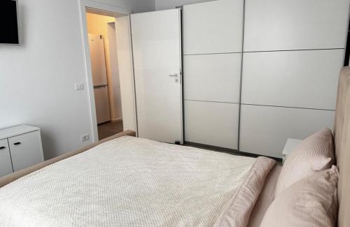 Dumbravita Apartment | Modern Apartment