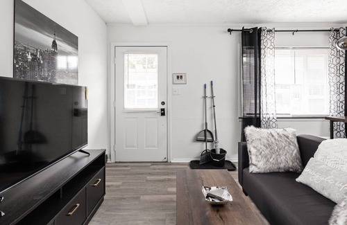 Mapleton/Fall Creek Condo | Modern Apartment, Stay for Gen Con!