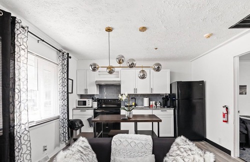 Mapleton/Fall Creek Condo | Modern Apartment, Stay for Gen Con!