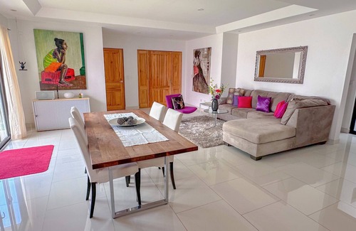 Cartago Apartment | Modern apartment, safe+quiet, centrally located